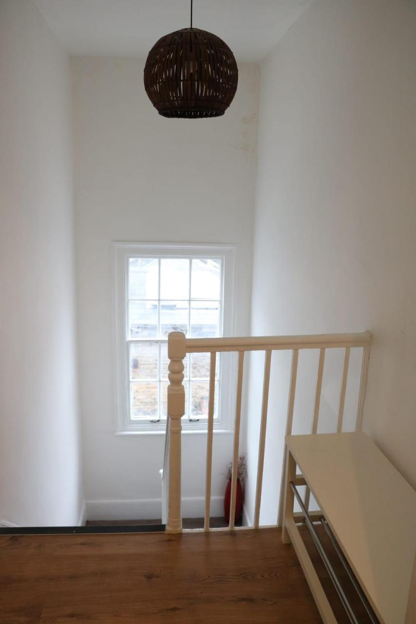 דירות לונדון Victoria Style Flat Near Victoria Station מראה חיצוני תמונה
